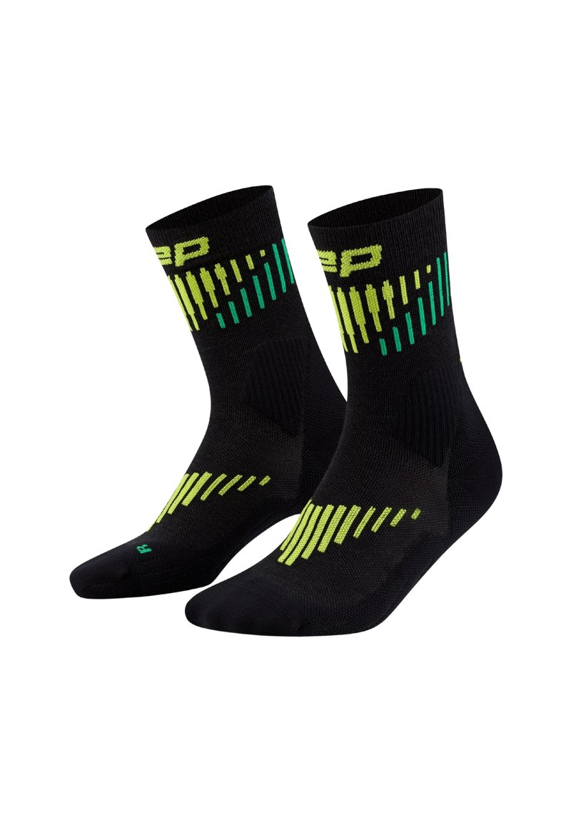 Schwarze Socken mit lebendigen grünen und türkisfarbenen vertikalen Streifen und dem Text "SPP" am Bündchen, gefertigt aus einem dehnbaren, strukturierten Stoff.