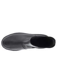Bottine en cuir noir avec une finition lisse, panneaux latéraux élastiques, bout arrondi et semelle en caoutchouc basse, ne présentant aucun accastillage ni motif visible.