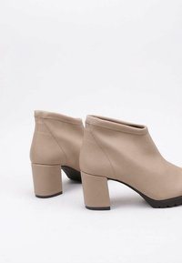 Sandra Fontán VIANLIS - Korte laarzen - grey