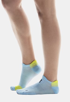 PERFORMANCE RUN LOW - Socks - wash lime