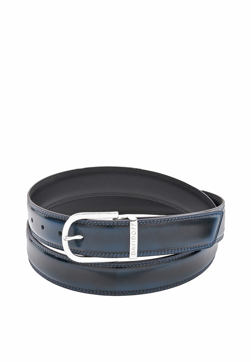 Navyledergürtel mit glatter Oberfläche, silberne Metallschließe mit eingraviertem "DAVIDOFF" und kontrastierender blauer Naht. Mehrere Gürtel-Löcher.