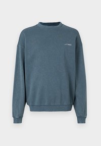 Hanorac din bumbac albastru, cu guler rotund, manșete și tiv cu zale. Prezintă broderie discretă pe piept. Textură moale, design casual.