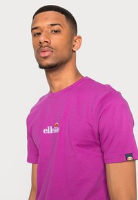 Ellesse MAVOZ - T-shirt básica - purple