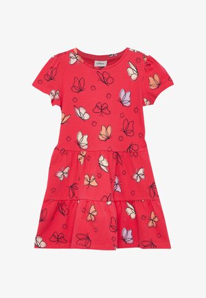 Červené šaty s krátkymi rukávmi, viacvrstvové, s farebnými motýľmi a drobnými kvetinovými vzormi, okrúhly výstrih a zdobený nariasený pás.