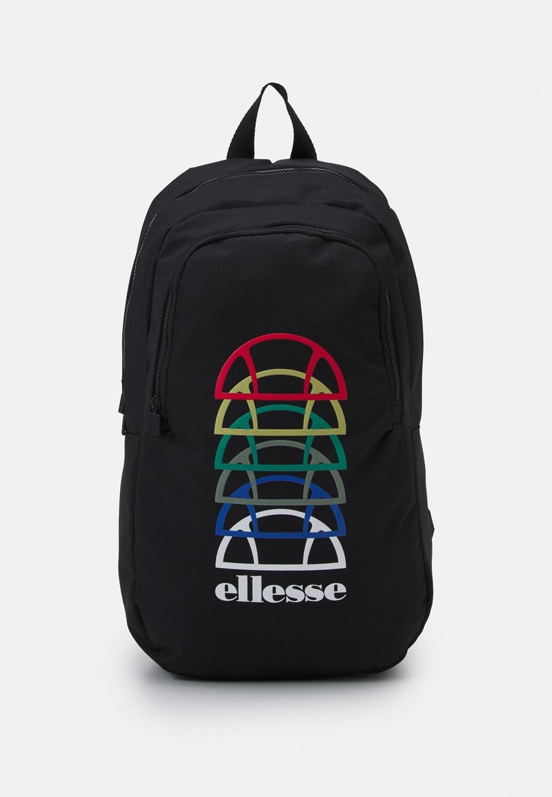 Sac à dos noir en tissu durable, avec un design graphique multicouche coloré et un logo blanc en bas. Deux poches zippées.