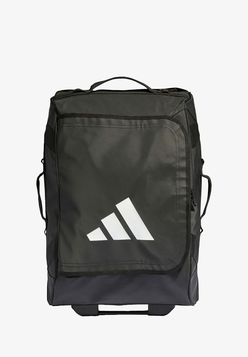 Schwarzer Rucksack aus langlebigem Stoff mit einem oberen Griff, seitlichen Riemen und großem weißen Adidas-Logo auf der Vorderseite; quadratische Form mit einem eleganten Design.