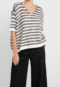MAX&Co. Sweter