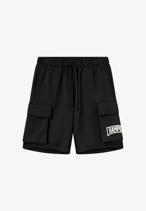 Shorts cargo noirs avec taille élastique, cordon de serrage, poches latérales à rabat et logo partiel "Champion" blanc sur la poche droite.