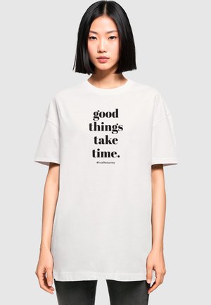 GOOD THINGS TAKE TIME  BOYFRIEN - T-shirt imprimé - white