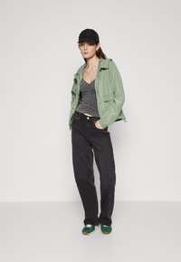 ONLY ONLMALOU JACKET - Vetrovka - hedge green