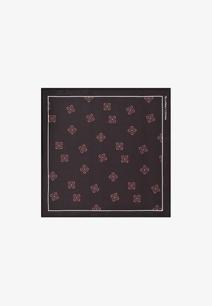 Jedwabny kwadratowy szal z ciemnym tłem i kwiatowym wzorem w czerwieni i bieli, otoczony białą ramką.