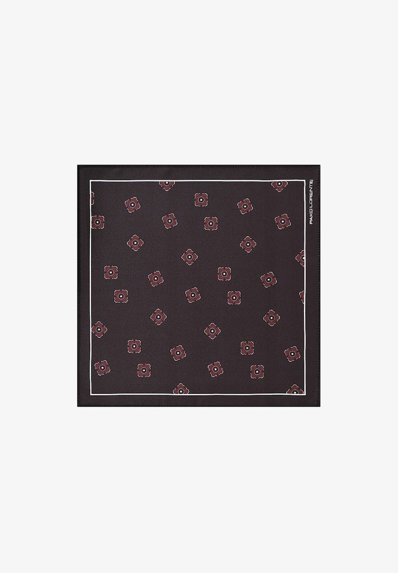 Jedwabny kwadratowy szal z ciemnym tłem i kwiatowym wzorem w czerwieni i bieli, otoczony białą ramką.