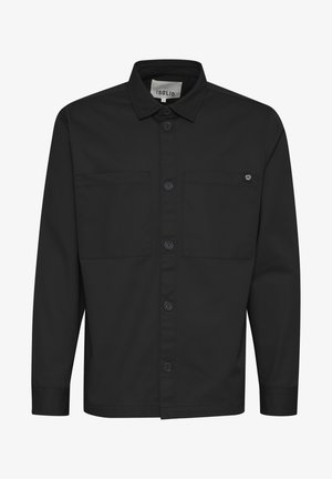 Maglietta nera a maniche lunghe con chiusura a bottoni frontale, due tasche sul petto e colletto a punta. Realizzata in tessuto liscio con finitura opaca.