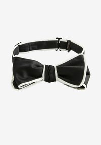 Schwarze Satin-Fliege mit weißem Satinfutter. Verfügt über eine gefältelte Textur und ein verstellbares Band mit Metallverschluss für einen sicheren Sitz.
