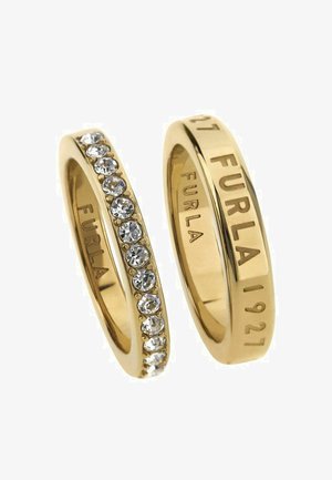 Złote pierścionki, jeden z rzędem przezroczystych kamieni, drugi grawerowany "FURLA 1921". Gładkie, wypolerowane wykończenie, okrągły kształt.