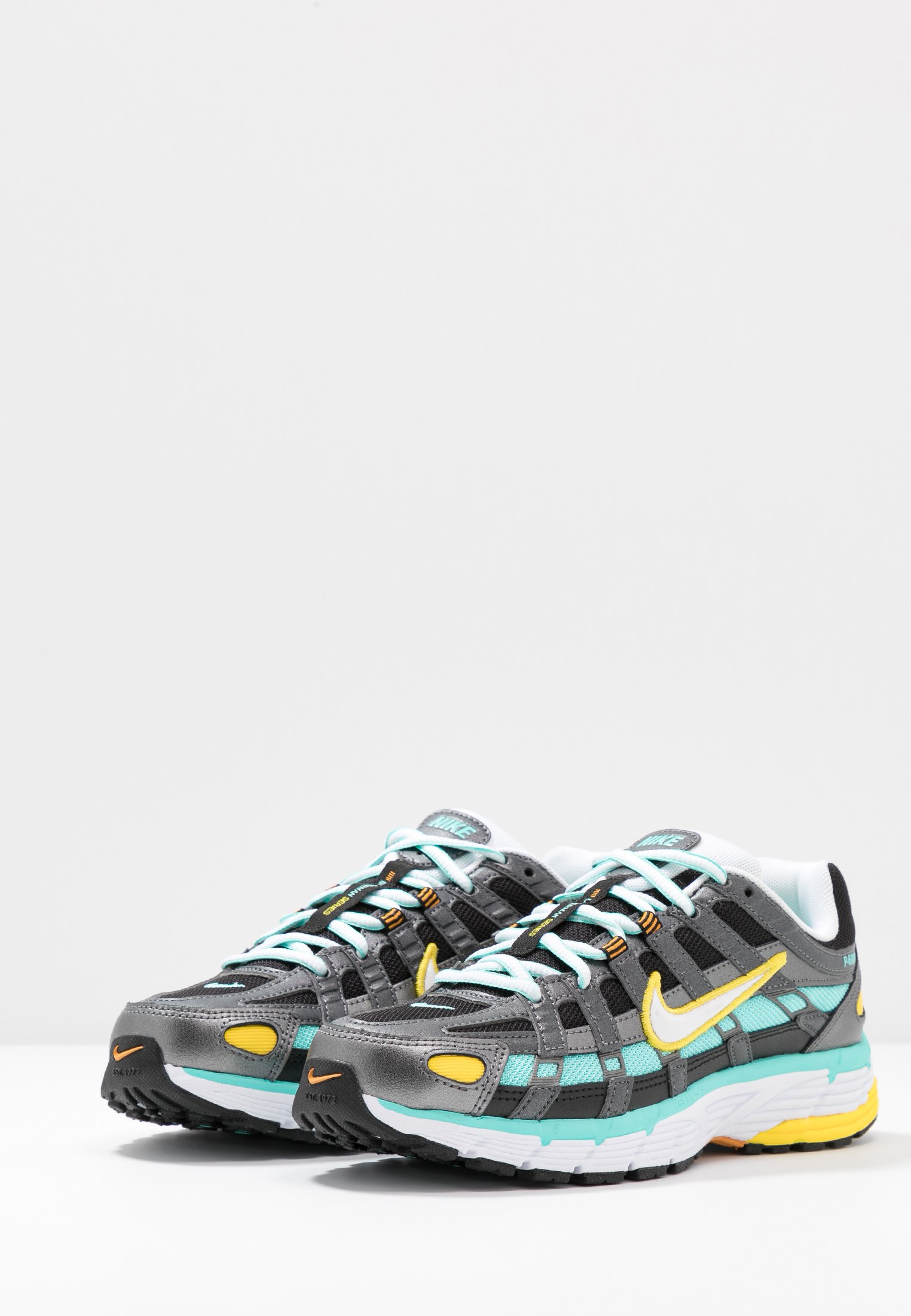 Nike Sportswear P 6000 Joggesko blackwhiteaurora green Nike Sportswear GHOSWIFT Joggesko university redblack