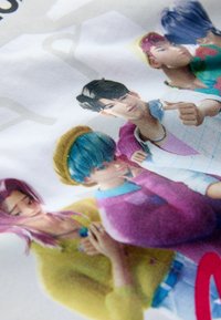 Unausgewählt, white