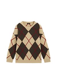 Pull beige avec un motif en losanges brun foncé et rouge. Il a un col rond et des manches longues. Texture douce et tricotée.