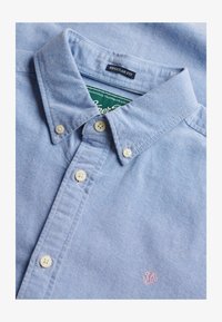Sélectionné, sky blue chambray