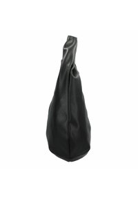 Sac en cuir noir avec surface texturée, forme décontractée, sommet étroit et base large, mettant en avant un design minimaliste.
