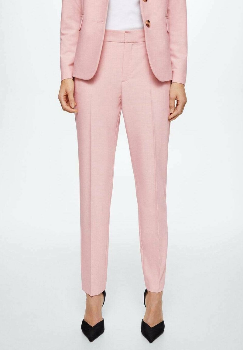 Light pink tailored trousers made from smooth fabric with a slim fit, featuring side pockets and a flat front. Black pointed heels included.