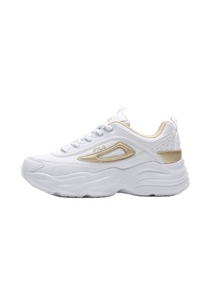 Sneaker bianca FILA con suola spessa, dettagli beige, logo sul lato, chiusura con lacci e linguette sulla linguetta e sul tallone.