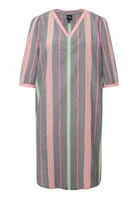 Vestido gris a rayas verticales con vivos en rosa, verde y naranja. Escote en V y mangas hasta el codo, hecho de una tela ligera.