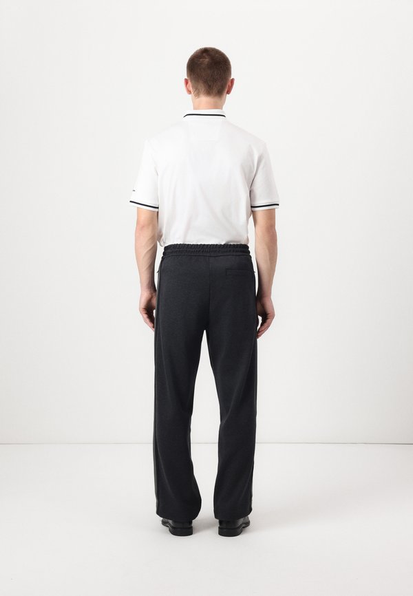 LEVETE - Tracksuit bottoms - charcoal4