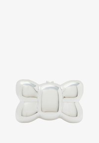 Kijelölve, silver coloured