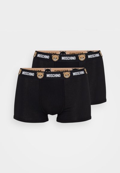 Boxer in cotone nero con una cintura elastica stampata con un orso e il logo "Moschino". Texture morbida, design aderente e forma classica.