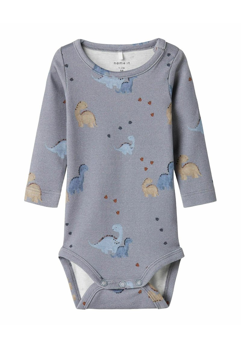 Bodysuit pour bébé à manches longues gris avec boutons pressions, arborant des motifs de dinosaures bleus et beiges ainsi que de petits dessins de empreintes.