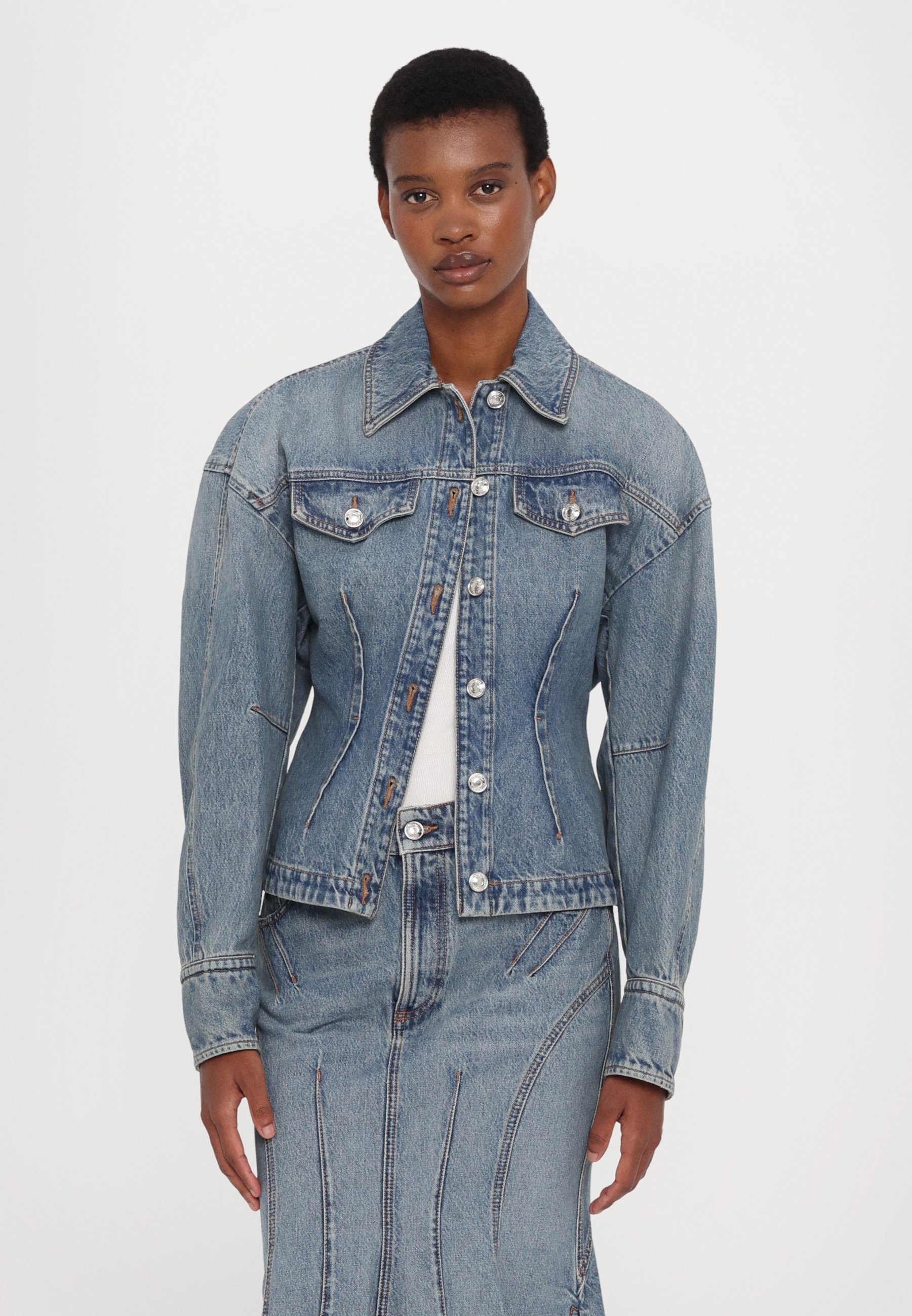 【送料&関税込】SportMax gange Blue Denim Jacket Denim fitted-waist jacket - RUNWAY, midnightblue | Sportmax