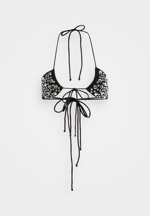 Svart bikinitopp med trekantet design, dekorert med store sølvfargede rhinestones og justerbare bånd i nakken og ryggen.