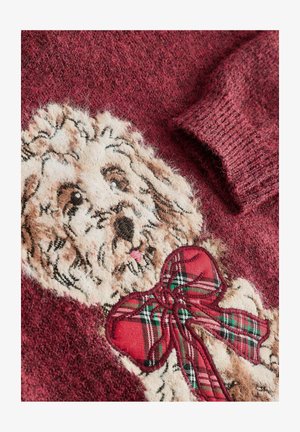 Pulover tricotat burgundy cu o ilustrație texturată a unui câine bej, având un detaliu de fundiță cu carouri roșii și verzi în partea de jos.
