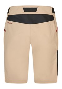 Beiga shorts med svart elastiskt midjeband, röda detaljer och en sidoficka. Tillverkade av ett lätt, texturerat tyg.