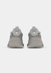 Steve Madden POSSESSION - Trainers - grey