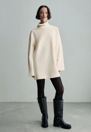 Bershka WIDE SLEEVES - Pletené šaty - beige