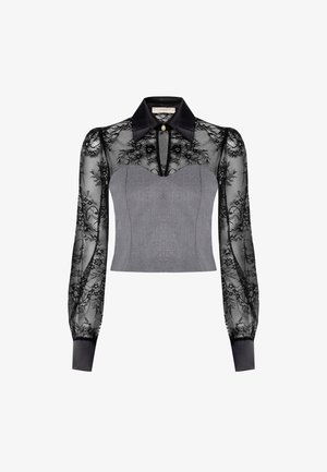 Grauer Crop-Top mit durchsichtigen schwarzen Spitzen-Ärmeln, schwarzem Kragen und goldener Knopfakzent am Hals. Strukturiertes Oberteil-Design.