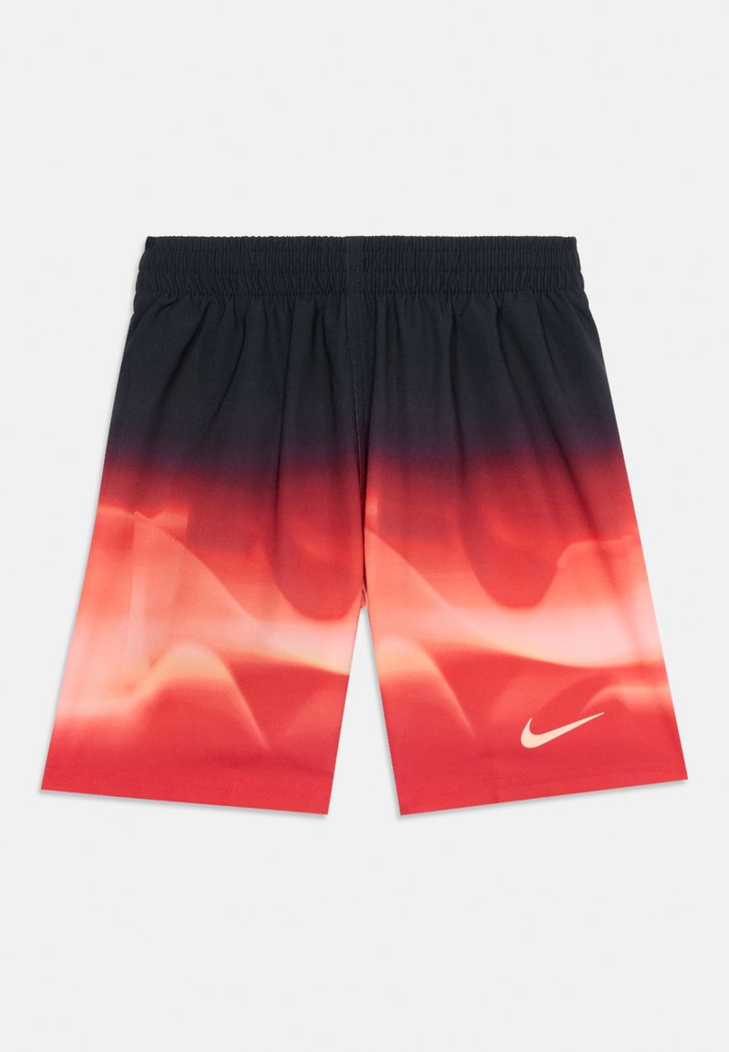 Shorts de sport pour hommes avec une taille élastique, présentant un dégradé de noir à rouge et un logo Nike blanc sur la jambe inférieure droite.