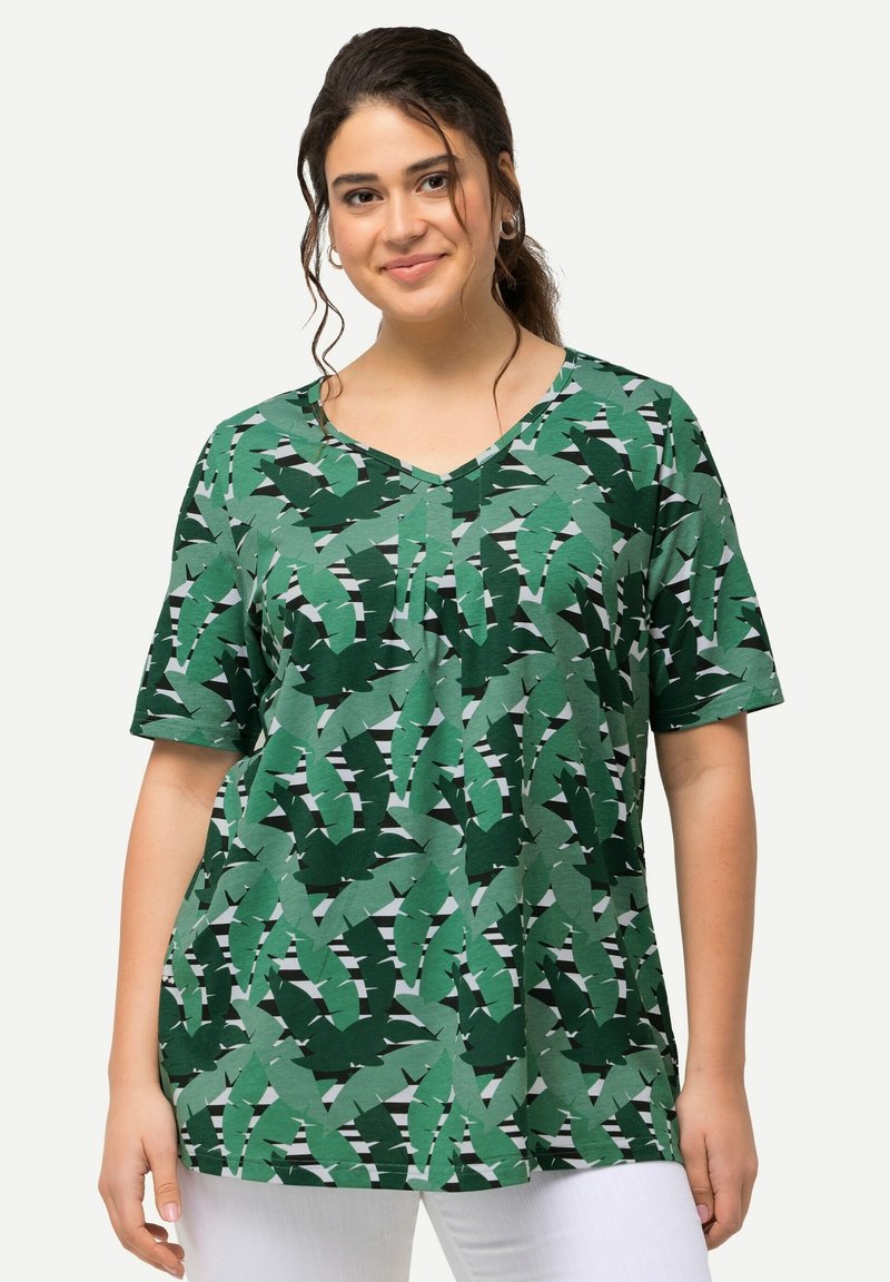 Ulla Popken GEOMETRIC PALM LEAF PRINT SHORT SLEEVE  - Triko s potiskem - light green