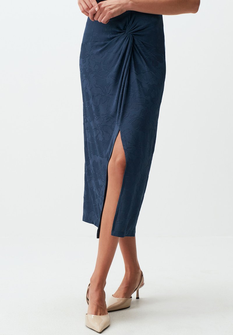 Jimmy Key FLORAL PATTERNED SHIRRED MIDI WITH SLITS - A-lijn rok - blue ...