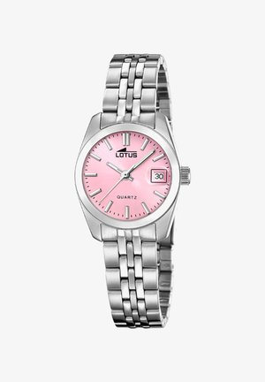 Zilveren roestvrijstalen quartzhorloge met een roze wijzerplaat, zilveren uurmarkeringen, datumaanduiding en een schakelarmbandontwerp.