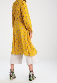 New Look Übergangsjacke - yellow