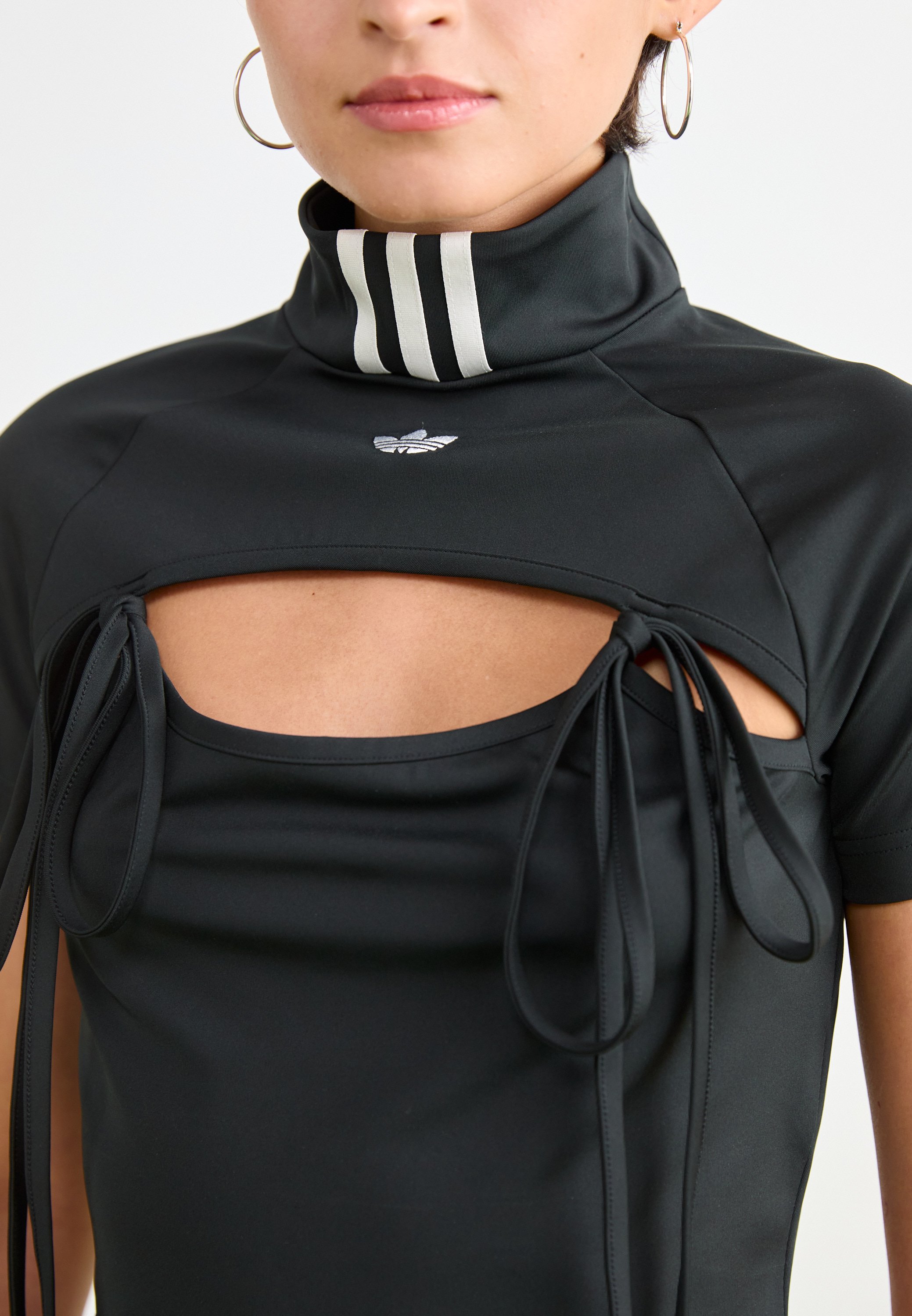 adidas Originals RIBBONS CUT OUT - T-shirt estampada - black/preto