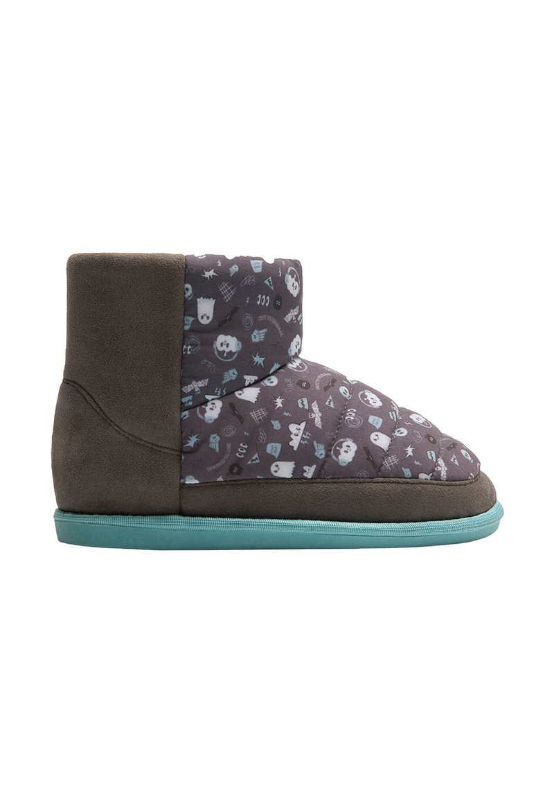 Zapatilla gris acolchada con parte superior estampada con acentos azules. Textura suave y forma redondeada, con suela turquesa.