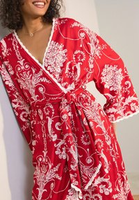 Laura Ashley Chalatas - red