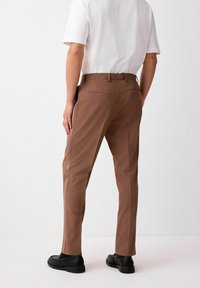 Next REGULAR FIT - TAILORED FIT - Bukser - rust brown