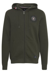 Maslinasto zelena zip-up dukserica izrađena od mekanog materijala. Ima prednji logo, dva bočna džepa, te rebraste manžetne i rub.