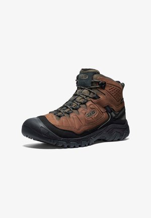 Braune und schwarze Wanderschuhe mit robusten Sohlen, gepolsteter Knöchelunterstützung und sicherem Schnürsystem, entworfen für den Einsatz im Freien und Langlebigkeit.