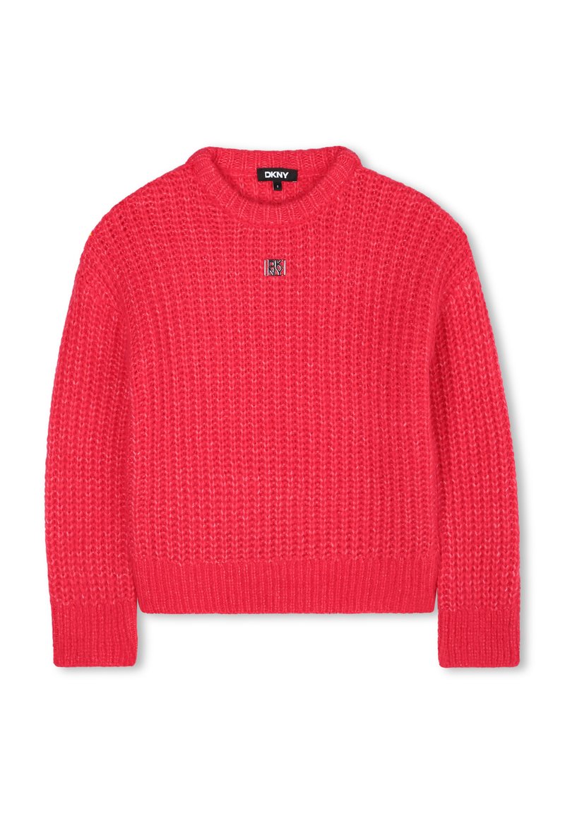 Pull en tricot rouge avec une coupe décontractée, présentant un col rond, des poignets et un ourlet côtelés, ainsi qu'un petit logo sur la poitrine.